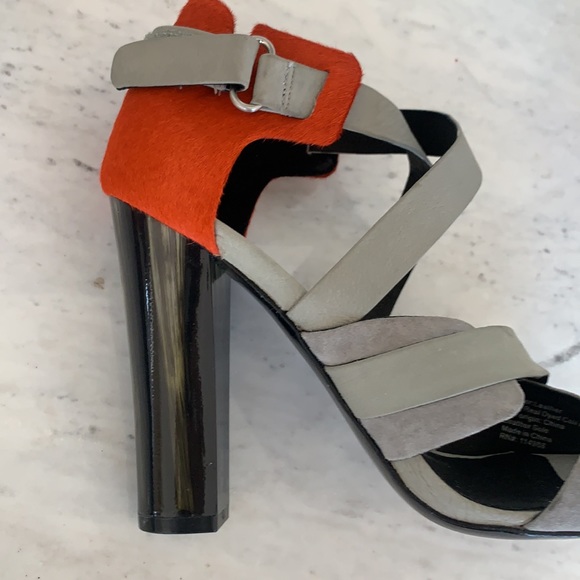 L.A.M.B. Korry sandals 7.5 in light grey - Picture 6 of 9